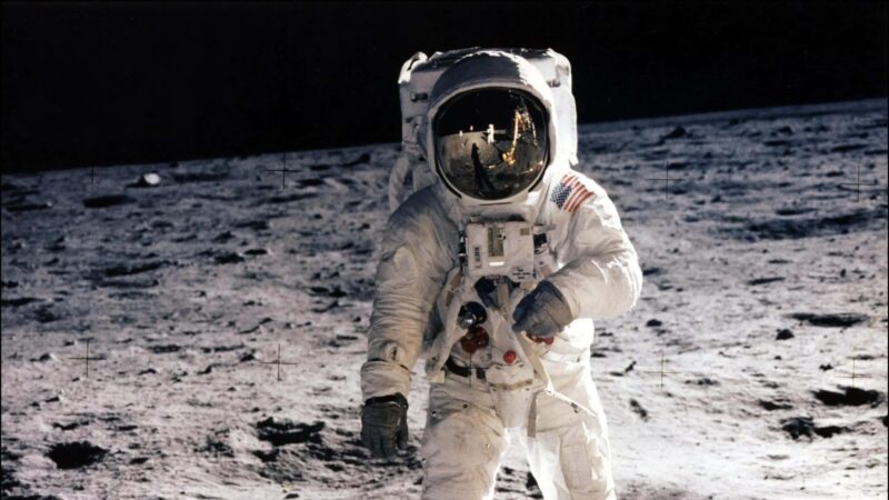 Neil Armstrong sulla luna