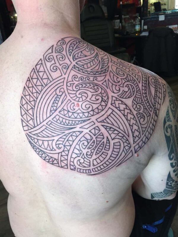 tatuaggi maori braccio